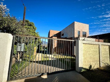 Casa en venta en Hermosa Casa en el Centro de Olmue (72206), Olmué - 3 dormitorios, 3 baños