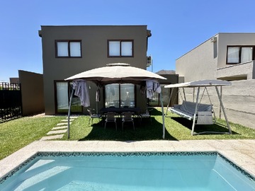 Casa en venta en Izarra-ciudad de los valles, Pudahuel - 3 dormitorios, 3 baños