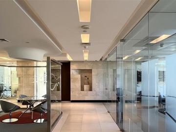 Oficina en arriendo mensual en Cerro el Plomo 5601, Las Condes - 17 dormitorios, 6 baños