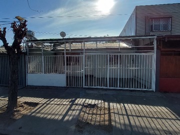 Casa en venta en Avenida Lo Ovalle, Pedro Aguirre Cerda - 3 dormitorios, 1 baño