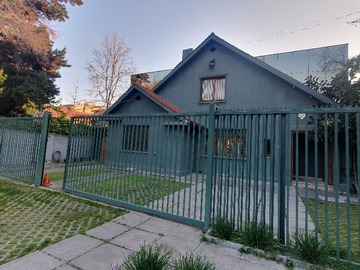 Casa en venta en Venta casa gran terreno, sector residencial (163580), Las Condes - 7 dormitorios, 4 baños