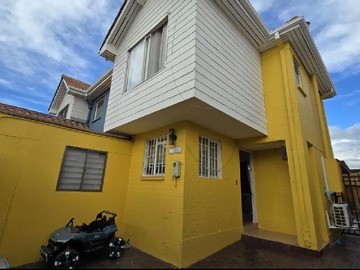 Casa en venta en Cardenal Fresno 1066, Puente Alto, Región Metropolitana de Santiago 8150000, Chile, Puente Alto - 3 dormitorios, 2 baños