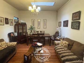 Casa en venta en Arzobispo Fuenzalida, Providencia - 5 dormitorios, 2 baños