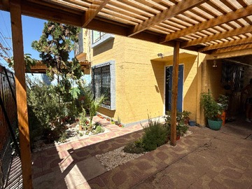 Casa en venta en Amplia casa de 2 pisos en San Bernardo (173315), San Bernardo - 3 dormitorios, 2 baños