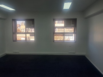 Oficina en arriendo mensual en Agustinas, Santiago - 1 dormitorio, 2 baños