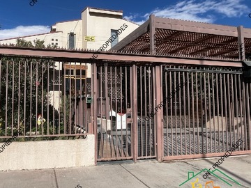 Casa en venta en Avenida Guanay 578, Calama - 3 dormitorios, 3 baños