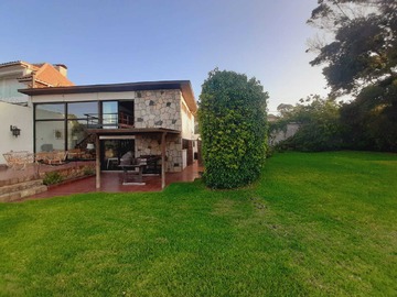 Casa en venta en Estilo años 60, gran terreno y vista al mar (78202), Concón - 5 dormitorios, 4 baños