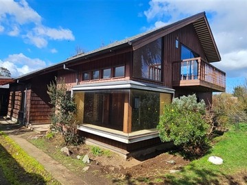 Local Comercial en venta en Calle Santa Rosa con Imperial, Puerto Varas - 4 dormitorios, 3 baños