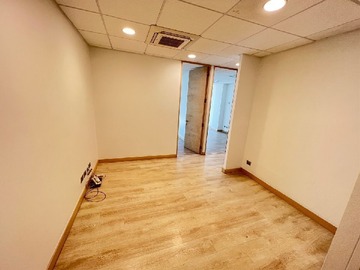 Oficina en venta en Camino el alba, Las Condes - 2 baños