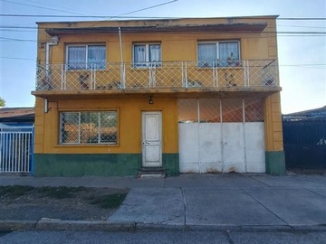 Casa en venta en Metro Blanqueado Quinta Normal Calle Tadeo Vargas, Quinta Normal - 4 dormitorios, 2 baños