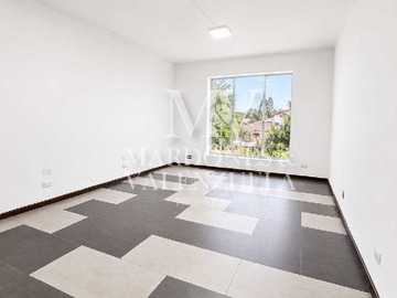 Oficina en venta en Real oferta. Oficina de 189 m2, 6 privados (169147), Santiago - 3 baños