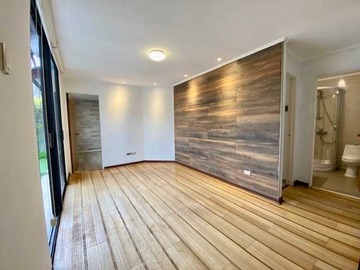 Casa en venta en Renovada 5 dormitorios futuro metro estoril (114418), Las Condes - 5 dormitorios, 2 baños