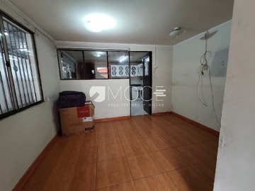 Casa en venta en Las higueras, La Florida - 5 dormitorios, 2 baños