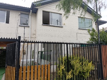 Casa en arriendo mensual en Arriendo de Propiedad en la Hacienda Alta, Larapinta, - 3 dormitorios, 2 baños