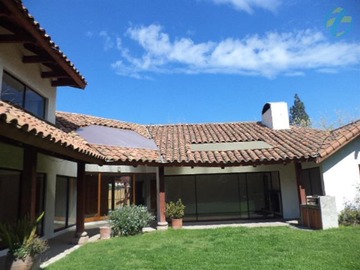 Casa en venta en Huinganal Bajo, Lo Barnechea - 7 dormitorios, 4 baños