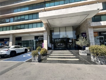 Oficina en arriendo mensual en Av. La dehesa / Portal La Dehesa, Lo Barnechea - 5 dormitorios, 3 baños