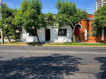 Casa en arriendo mensual en Barrio Italia cercano a metro Monseñor Yzaguirre, Ñuñoa - 6 dormitorios, 3 baños