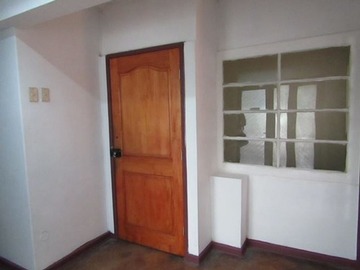 Oficina en arriendo mensual en Se arrienda amplia propiedad en barrio industrial, San Joaquín - 5 dormitorios, 2 baños