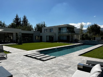Casa en venta en Brisas de chicureo, Colina - 5 dormitorios, 5 baños