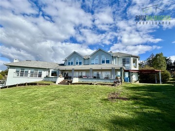 Casa en venta en Condominio Vista Hermosa, Puerto Varas - 5 dormitorios, 4 baños