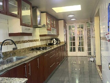 Casa en venta en Casa 2 Pisos, 4D+3B+3E, 300 m2, Quilicura (110157), Quilicura - 5 dormitorios, 3 baños