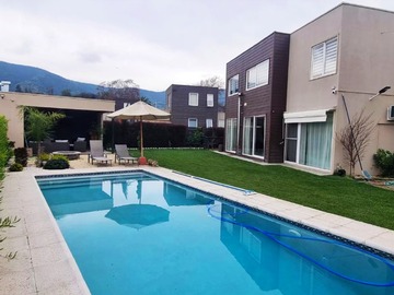Casa en venta en Avenida Adolfo Eastman Cox, Limache - 5 dormitorios, 4 baños