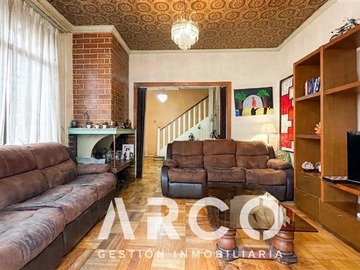 Casa en venta en Barrio Suarez Mujica, Ñuñoa - 4 dormitorios, 3 baños