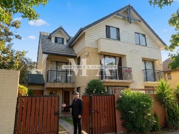 Casa en venta en Alcalde José Infante Larrain 1693, Maipú - 4 dormitorios, 3 baños