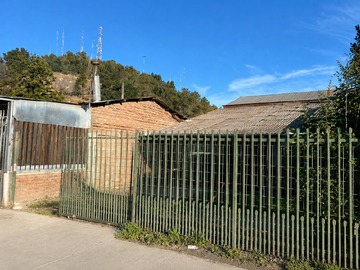 Casa en venta en Curicó, Curicó - 5 dormitorios, 2 baños