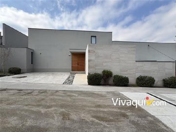 Casa en venta en Onofre jarpa 10409, La Reina - 3 dormitorios, 3 baños