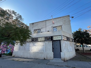 Casa en venta en San Ignacio 1698, Santiago - 5 dormitorios, 2 baños
