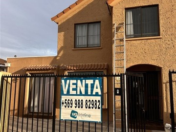 Casa en venta en Comoda casa de 4 dormitorios tres baños climatizada ubicadsa en sal joaquin la serena., La Serena - 3 dormitorios, 2 baños