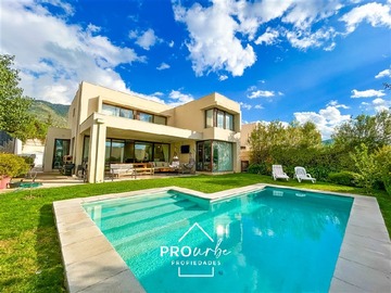 Casa en venta en Av Chamisero 17860, Colina - 5 dormitorios, 5 baños