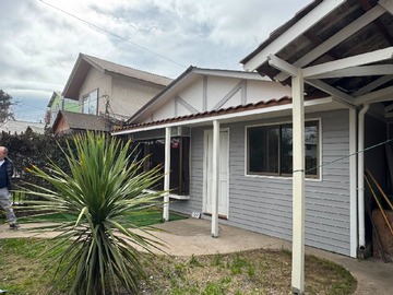 Casa en venta en Avenida Constitución 700, Casablanca, Región de Valparaíso 2480000, Chile, Casablanca - 3 dormitorios, 2 baños