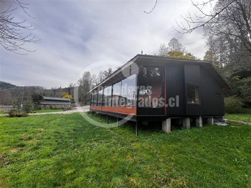 Casa en venta en Parcela de 6.110m2 mas casa de 140m2, Galpon de 100m2, Jardines de 500m2, Lanco - 3 dormitorios, 2 baños