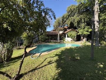 Casa en venta en José Zapiola / Carlos Ossandón, La Reina - 4 dormitorios, 4 baños