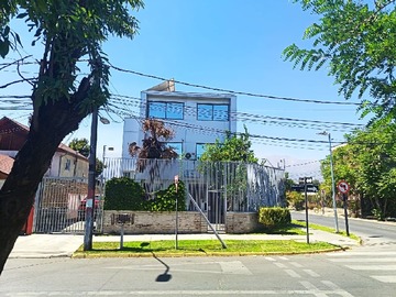 Oficina en venta en Armando Moock/Victor Domingo Silva, Macul - 1 dormitorio, 4 baños