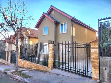 Casa en venta en Hermosa Casa Aislada - 4 dormitorios, 3 baños
