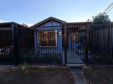 Casa en venta en Los geólogos, Macul - 3 dormitorios, 1 baño