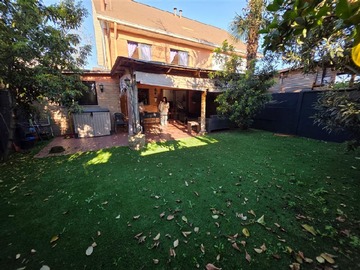 Casa en venta en Cacique Chilenos 1166, Huechuraba - 4 dormitorios, 4 baños