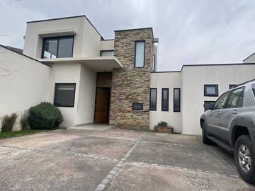 Casa en venta en Venta casa avenida del valle (180730), Colina - 3 dormitorios, 4 baños
