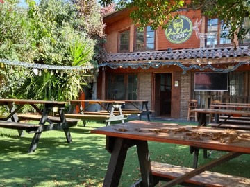 Local Comercial en arriendo mensual en Amplia Propiedad Comercial - 3 baños