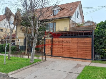 Casa en venta en Casa Tres Pisos, 4 Dormitorios, 4 Baños, Quilicura. - 4 dormitorios, 4 baños