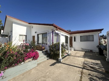 Casa en venta en 18 de septiembre con pje concordia, Limache - 4 dormitorios, 3 baños