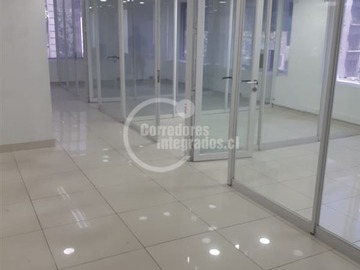 Oficina en arriendo mensual en Mac Iver / Huerfanos, Santiago - 4 dormitorios, 5 baños