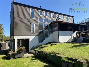 Casa en venta en Balneario Pelluco, Puerto Montt - 6 dormitorios, 4 baños