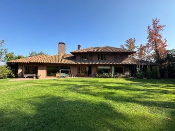 Casa en venta en Amplios espacios, naturaleza y elegancia (101444), La Reina - 5 dormitorios, 4 baños
