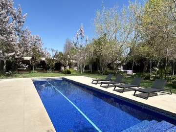 Casa en arriendo mensual en Julio philippi izquierdo, chicureo poniente, Colina - 4 dormitorios, 5 baños