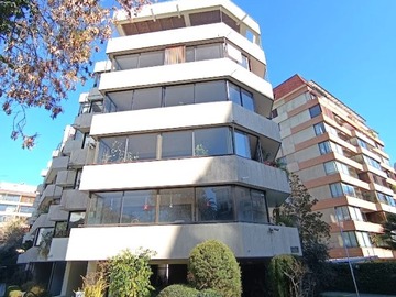 Departamento en venta en Cercano a metro colón, Providencia - 4 dormitorios, 3 baños