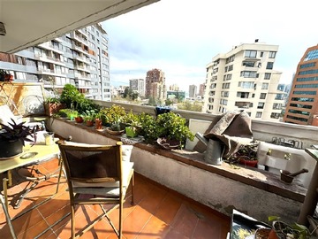 Departamento en venta en Metro Manquehue, Las Condes - 3 dormitorios, 2 baños
